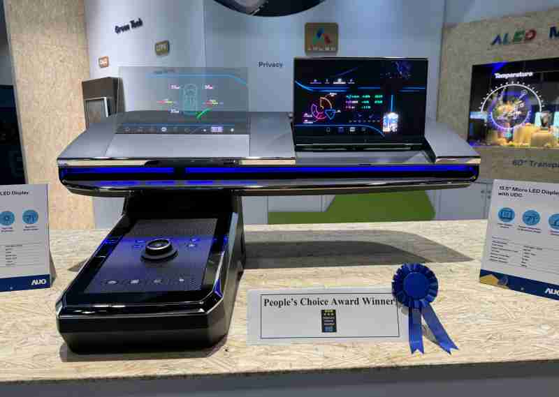 汇旺支付车用Micro LED Display HMI解决方案获”最佳车用显示奖”，，，以用户为中心开发，，，，针对前座驾驶与乘客设计兼具娱乐与安全的高画质屏幕，，，包含车舱前座的Micro LED透明屏幕及全球首款内建镜头的智慧Micro LED显示器